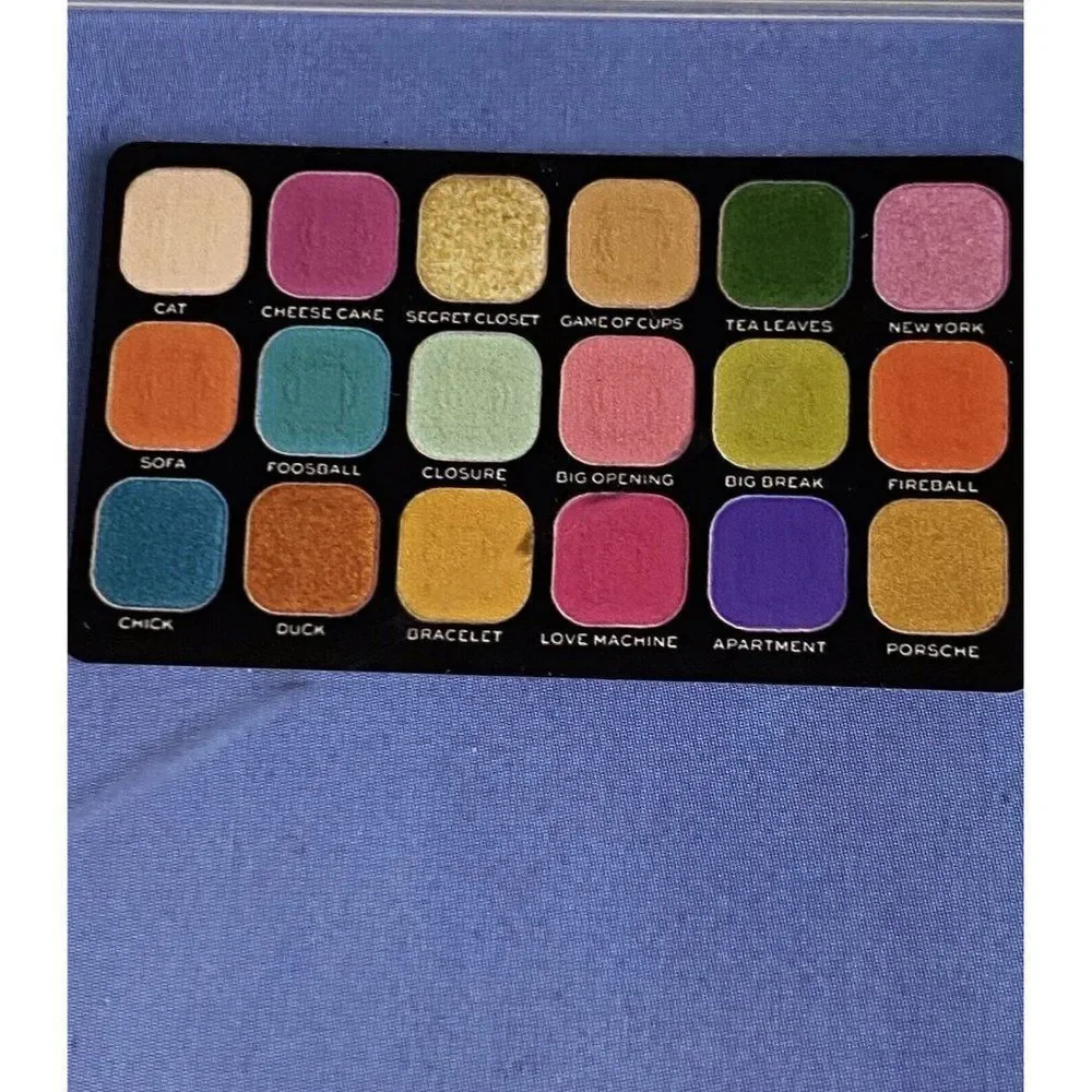 Friends x Revolution 18 EyeShadow Palette Forever Flawless We Were On A Break‎